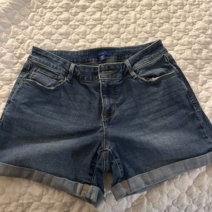 Women’s apt 9 size 10 cuff shorts